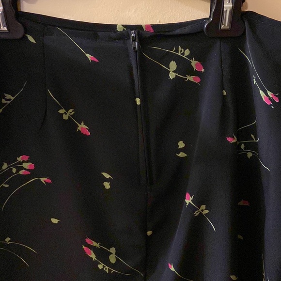 Penman’s black & pink flowers midi pencil skirt - size 13/14 - Picture 3 of 5